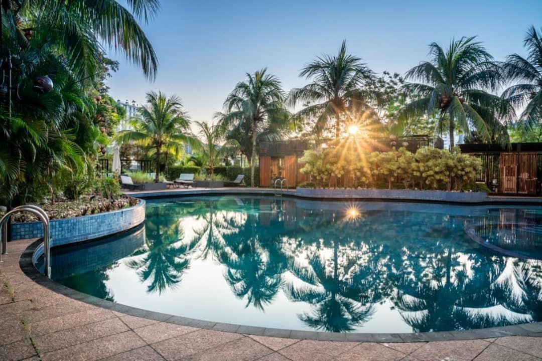 Century Bay Private Residences Sungai Dua Bukit Exterior photo